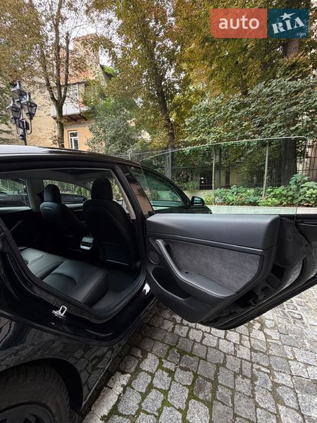 Седан Tesla Model 3 2023 в Киеве