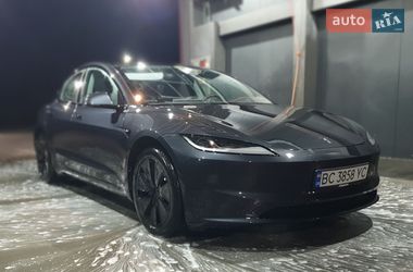 Седан Tesla Model 3 2024 в Львове