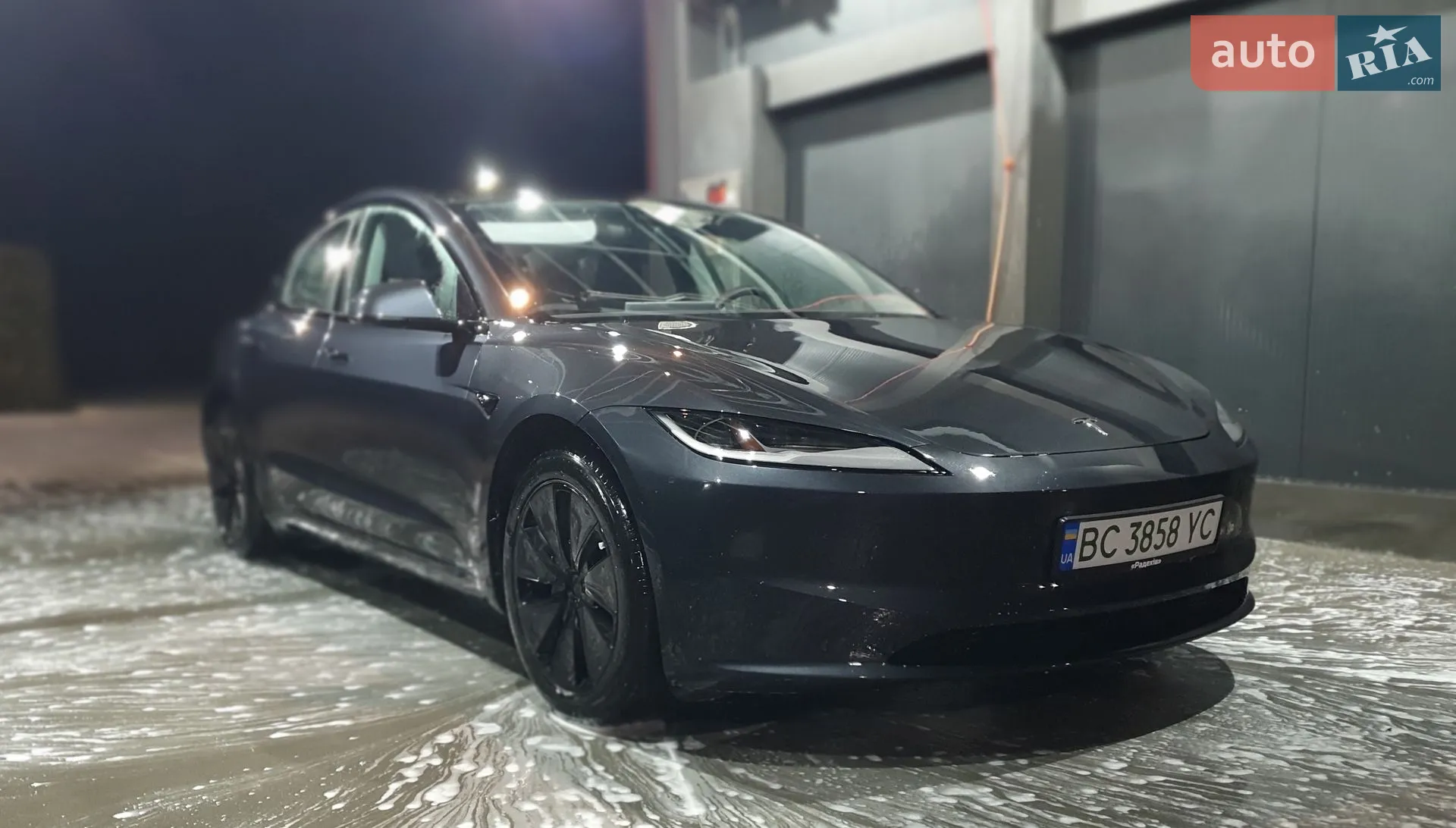 2024 Tesla Model 3 - фото 1