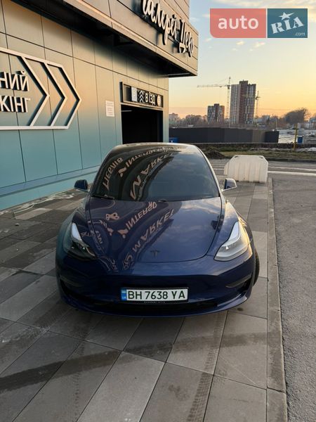 Седан Tesla Model 3 2019 в Киеве