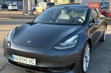 Седан Tesla Model 3 2018 в Черкассах