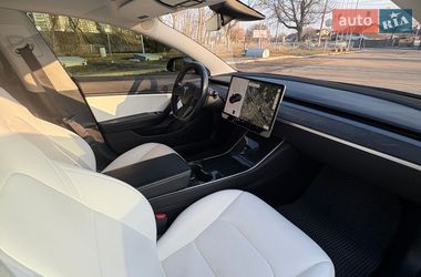 Седан Tesla Model 3 2018 в Черкассах