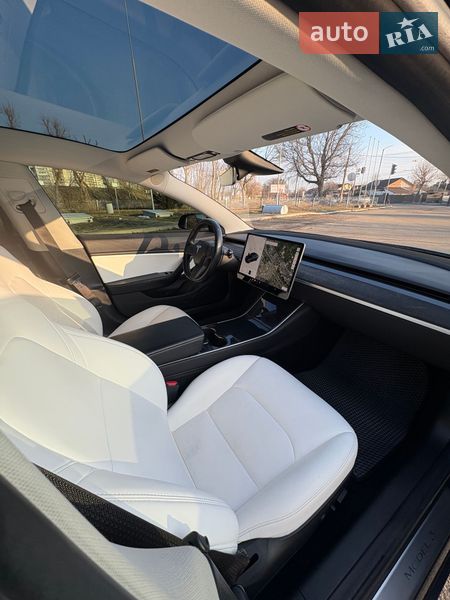 Седан Tesla Model 3 2018 в Черкасах