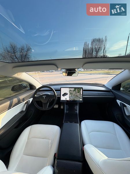 Седан Tesla Model 3 2018 в Черкасах