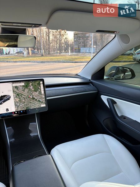 Седан Tesla Model 3 2018 в Черкасах