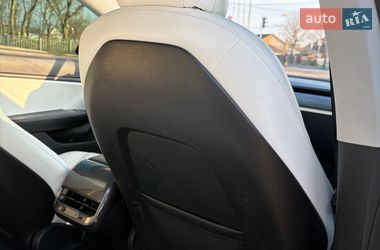 Седан Tesla Model 3 2018 в Черкассах