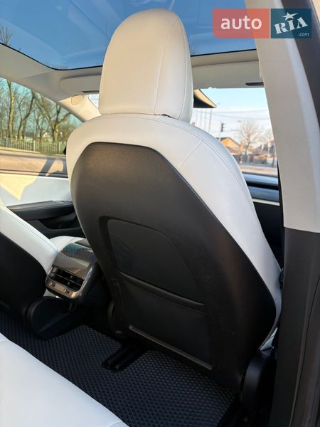 Седан Tesla Model 3 2018 в Черкасах