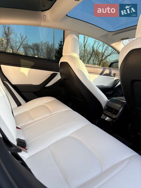 Седан Tesla Model 3 2018 в Черкасах