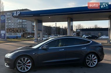 Седан Tesla Model 3 2018 в Черкассах