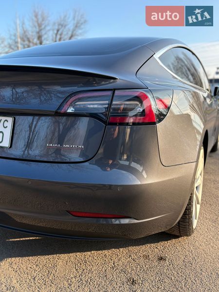 Седан Tesla Model 3 2018 в Черкасах