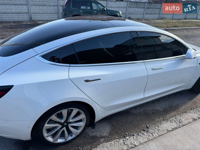 Седан Tesla Model 3 2018 в Дніпрі
