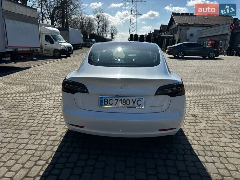 Седан Tesla Model 3 2019 в Львове