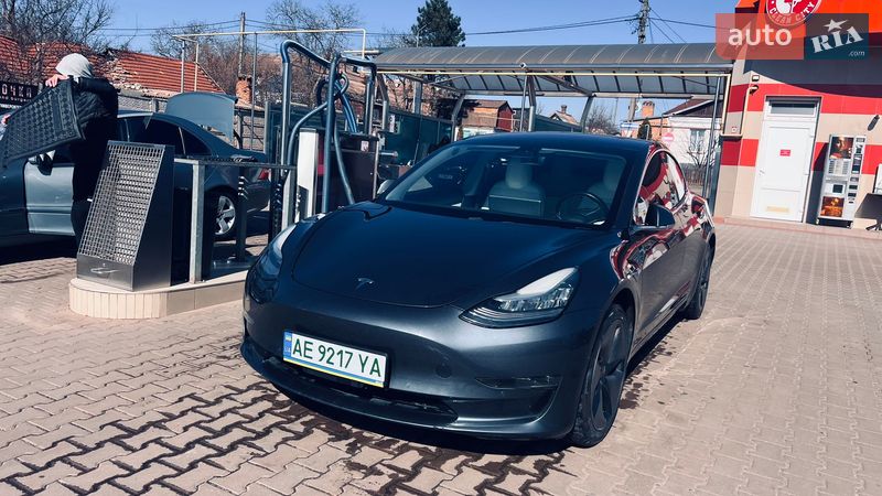 Седан Tesla Model 3 2018 в Днепре