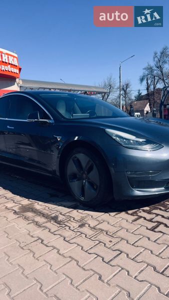 Седан Tesla Model 3 2018 в Дніпрі