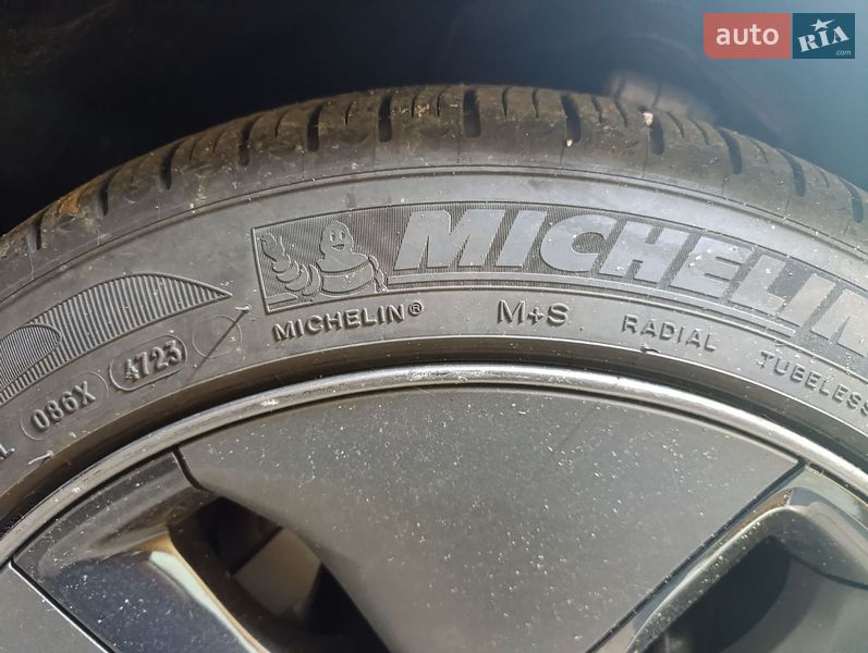 Седан Tesla Model 3 2019 в Киеве