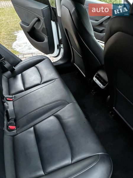 Седан Tesla Model 3 2019 в Ивано-Франковске