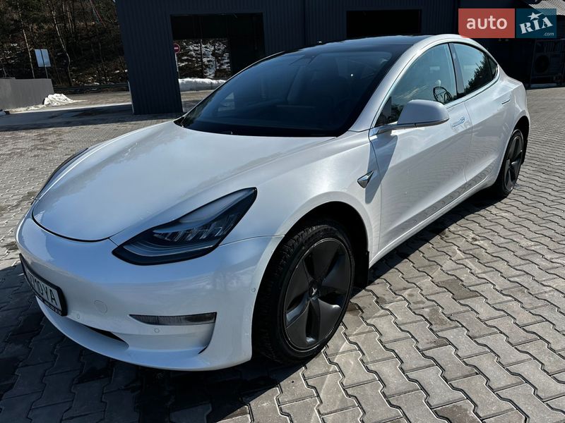 Седан Tesla Model 3 2019 в Киеве
