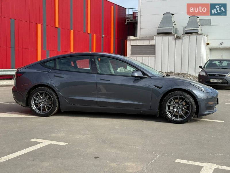 Седан Tesla Model 3 2022 в Києві