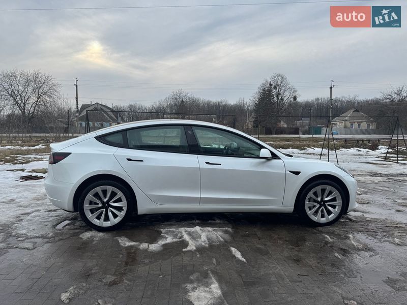 Седан Tesla Model 3 2022 в Новой Водолаге