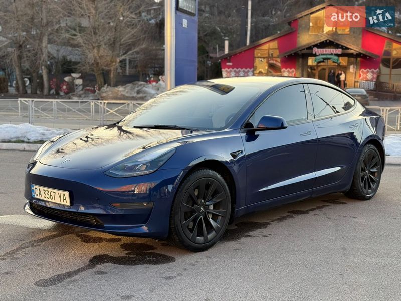 Седан Tesla Model 3 2022 в Черкасах
