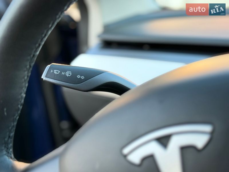 Седан Tesla Model 3 2022 в Черкасах