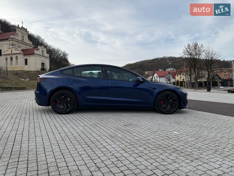 Седан Tesla Model 3 2024 в Львові