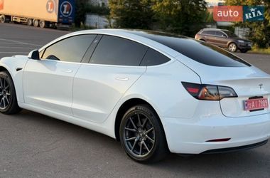 Седан Tesla Model 3 2020 в Ровно