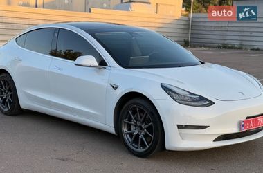 Седан Tesla Model 3 2020 в Ровно