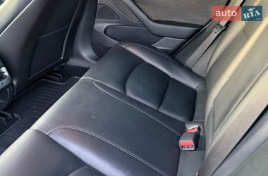 Седан Tesla Model 3 2020 в Ровно