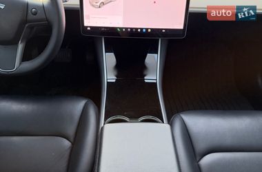 Седан Tesla Model 3 2020 в Ровно
