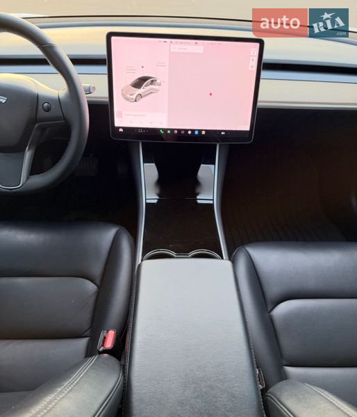 Седан Tesla Model 3 2020 в Ровно