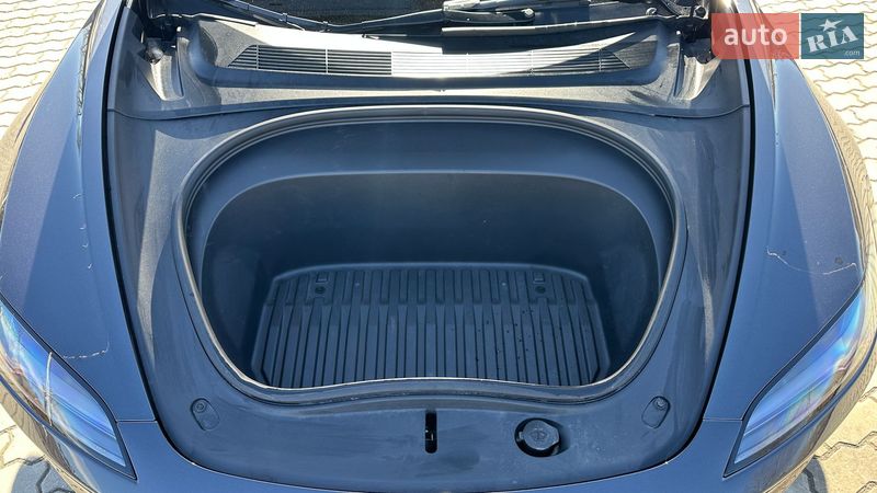 Седан Tesla Model 3 2025 в Тульчине