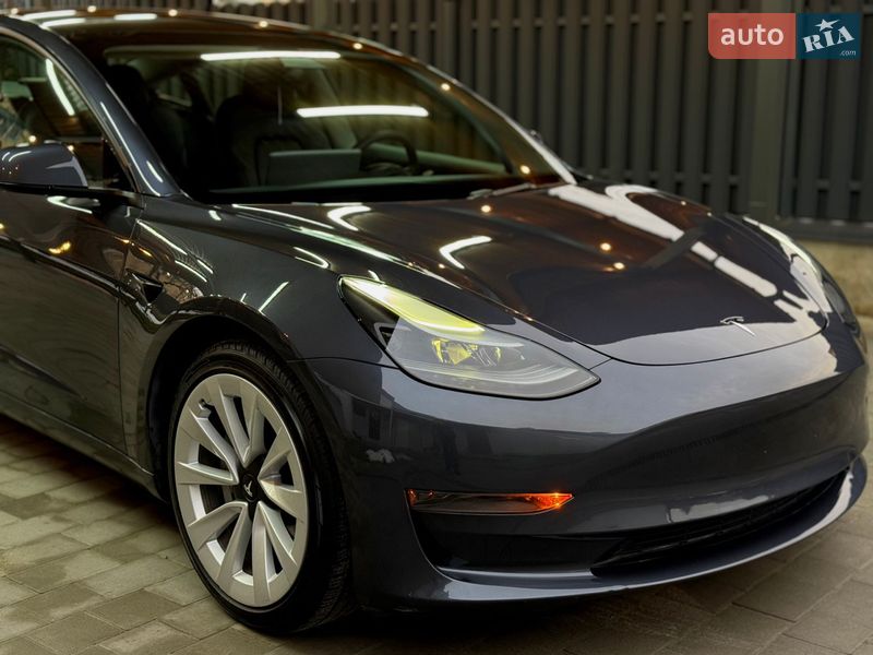 Седан Tesla Model 3 2022 в Львове