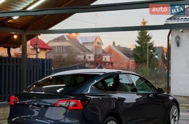 Седан Tesla Model 3 2022 в Львове