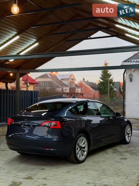 Седан Tesla Model 3 2022 в Львове