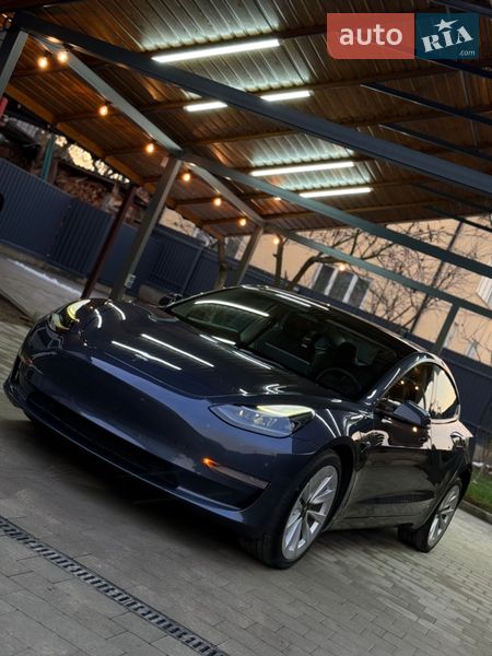 Седан Tesla Model 3 2022 в Львове