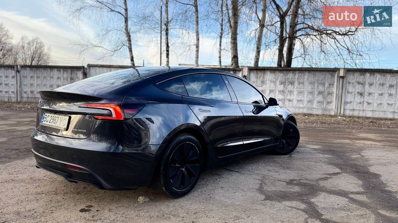 Седан Tesla Model 3 2024 в Новояворовске