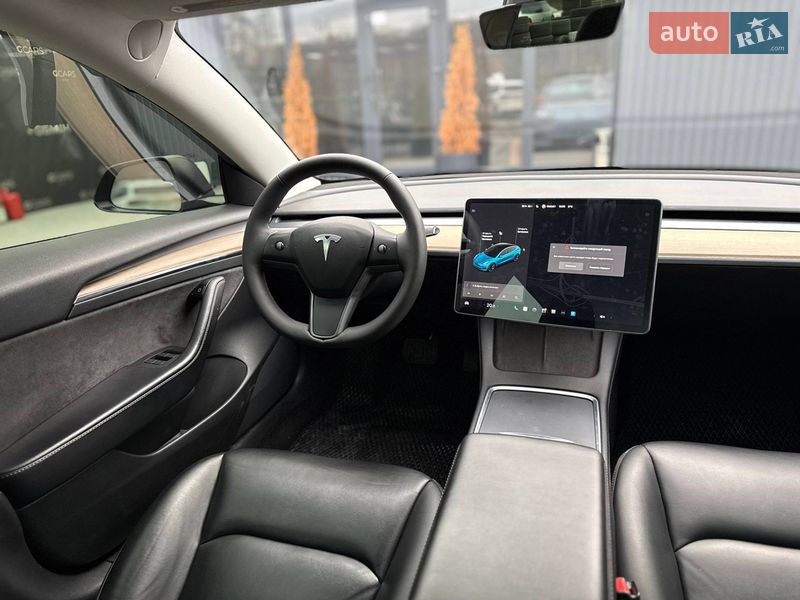 Седан Tesla Model 3 2021 в Киеве
