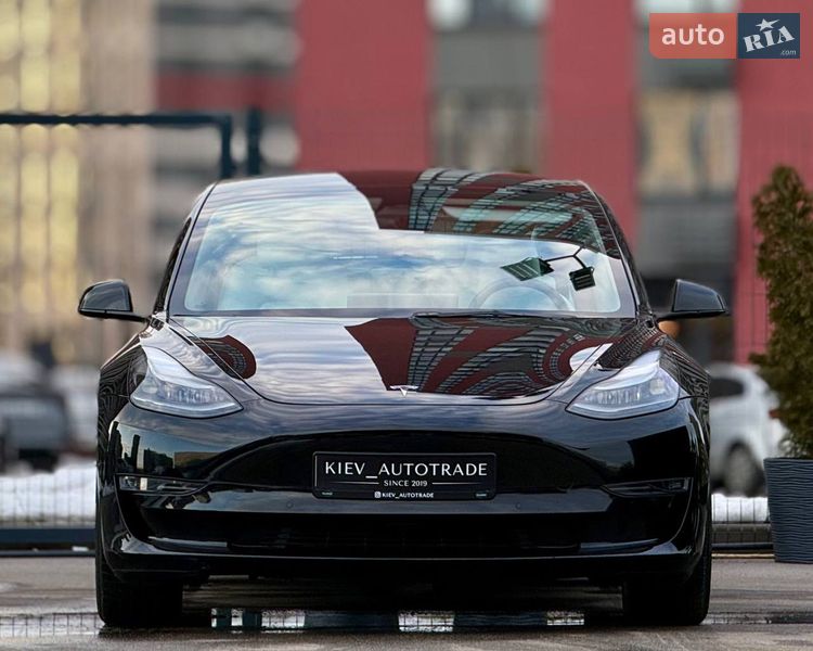 Седан Tesla Model 3 2022 в Києві
