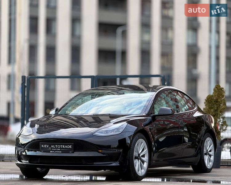 Седан Tesla Model 3 2022 в Києві