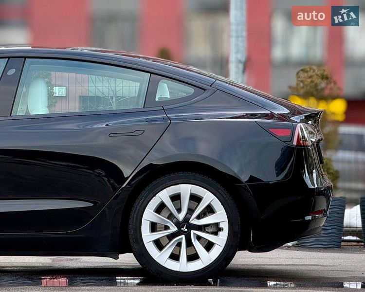 Седан Tesla Model 3 2022 в Києві