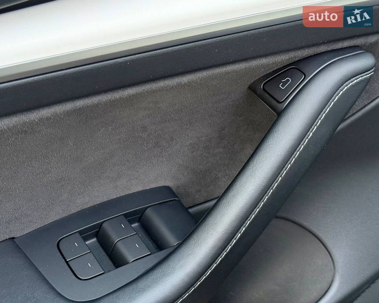 Седан Tesla Model 3 2022 в Києві