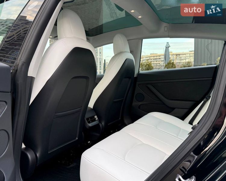 Седан Tesla Model 3 2022 в Києві