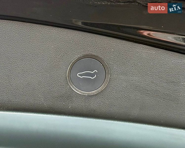 Седан Tesla Model 3 2022 в Києві