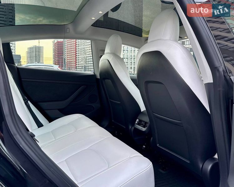 Седан Tesla Model 3 2022 в Києві