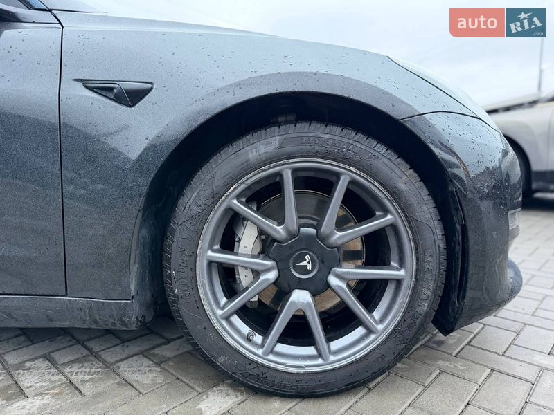Седан Tesla Model 3 2020 в Луцке