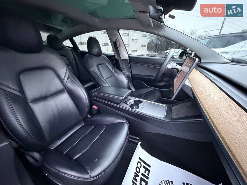 Седан Tesla Model 3 2020 в Луцке