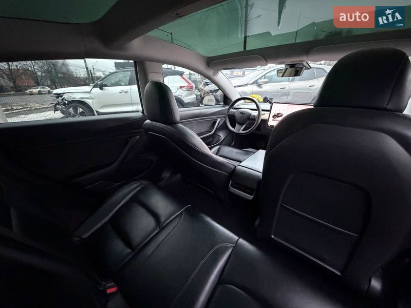 Седан Tesla Model 3 2020 в Луцке