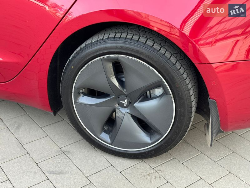 Седан Tesla Model 3 2021 в Ивано-Франковске