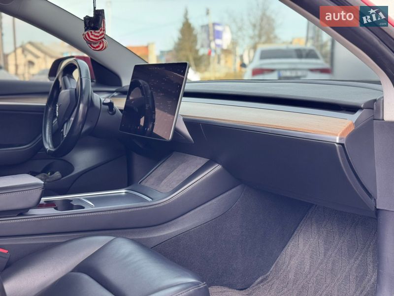 Седан Tesla Model 3 2021 в Ивано-Франковске